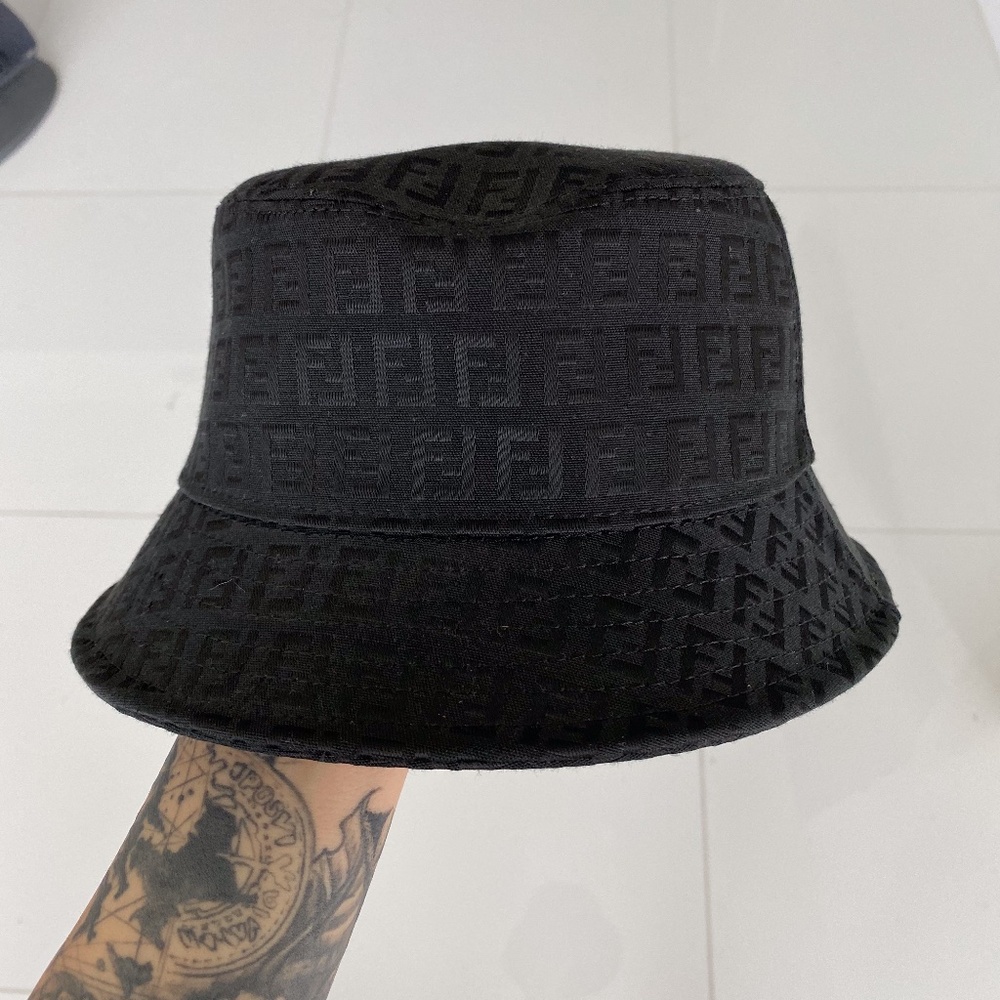 Fendi Black Bucket Hat - Picture 4 of 5